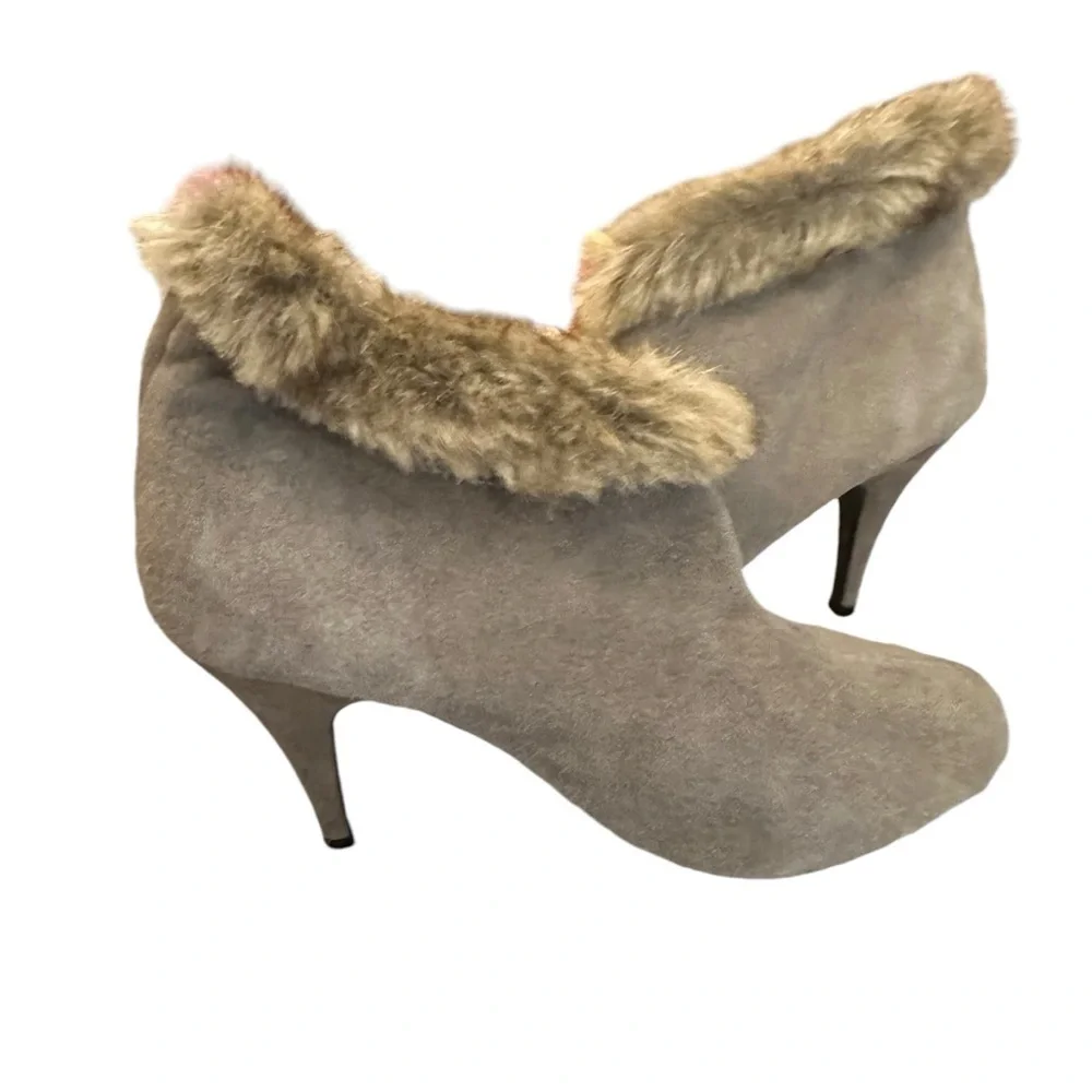 🔴 5 for $40 VINTAGE Genuine Suede, High Heel Booties with Faux Fur Trim Detail 8